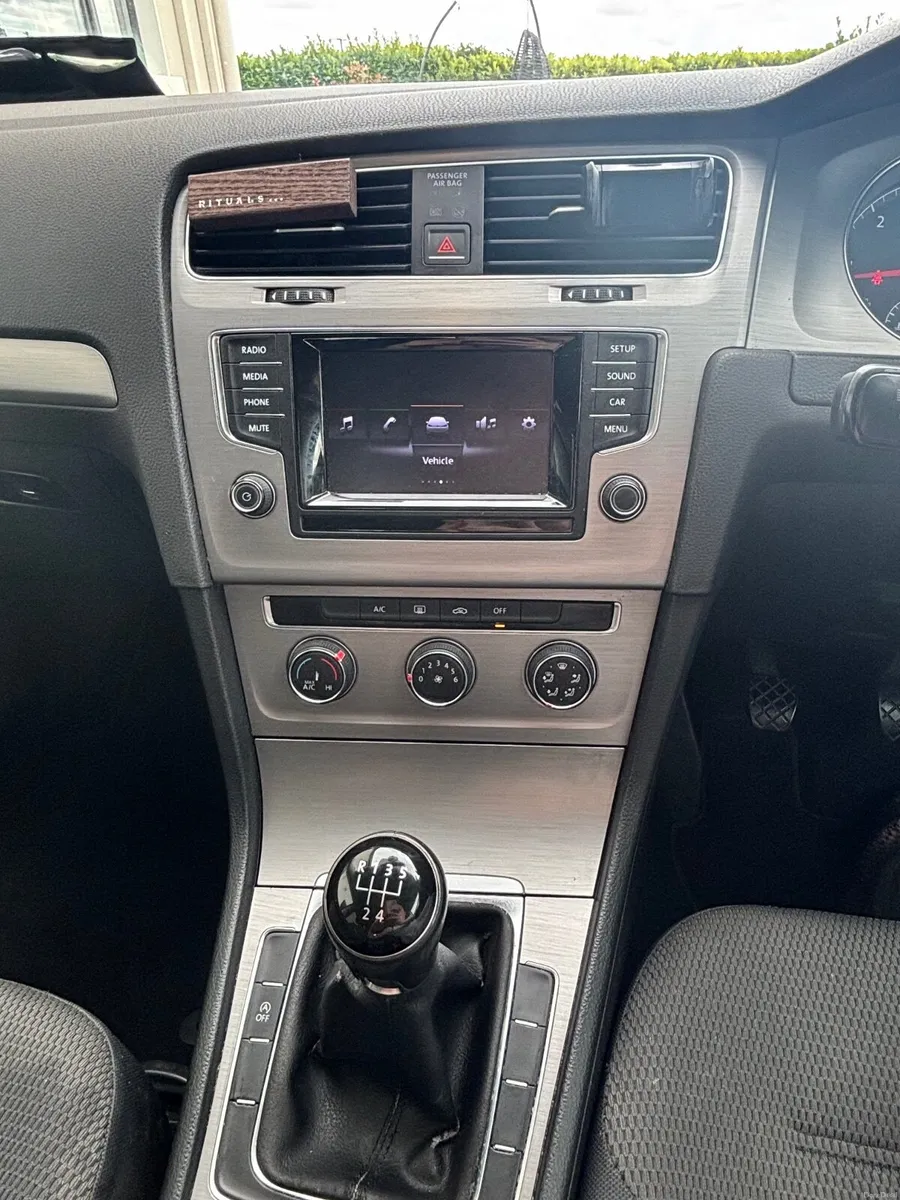 VW Golf 2015 1.6L TDI - Image 4