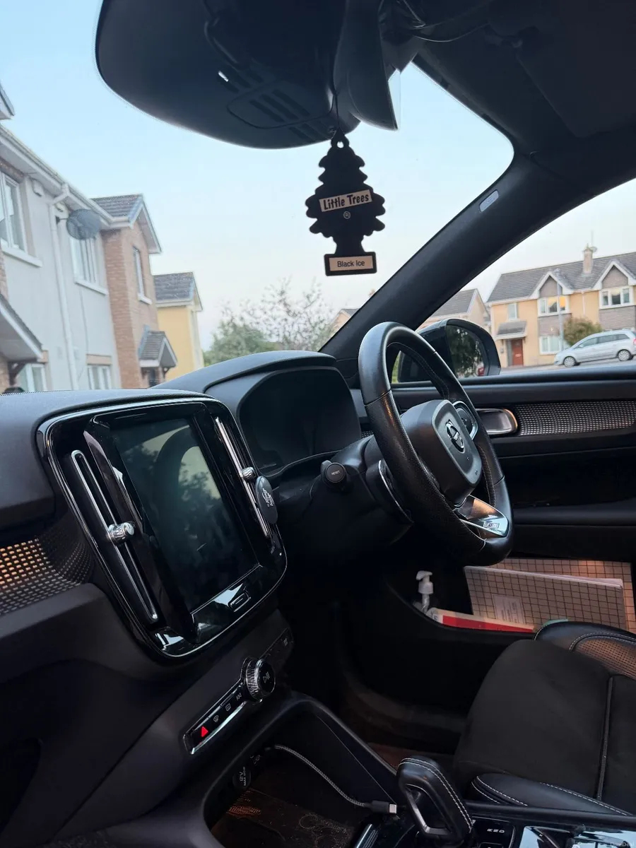 Volvo XC40 2018 - Image 4