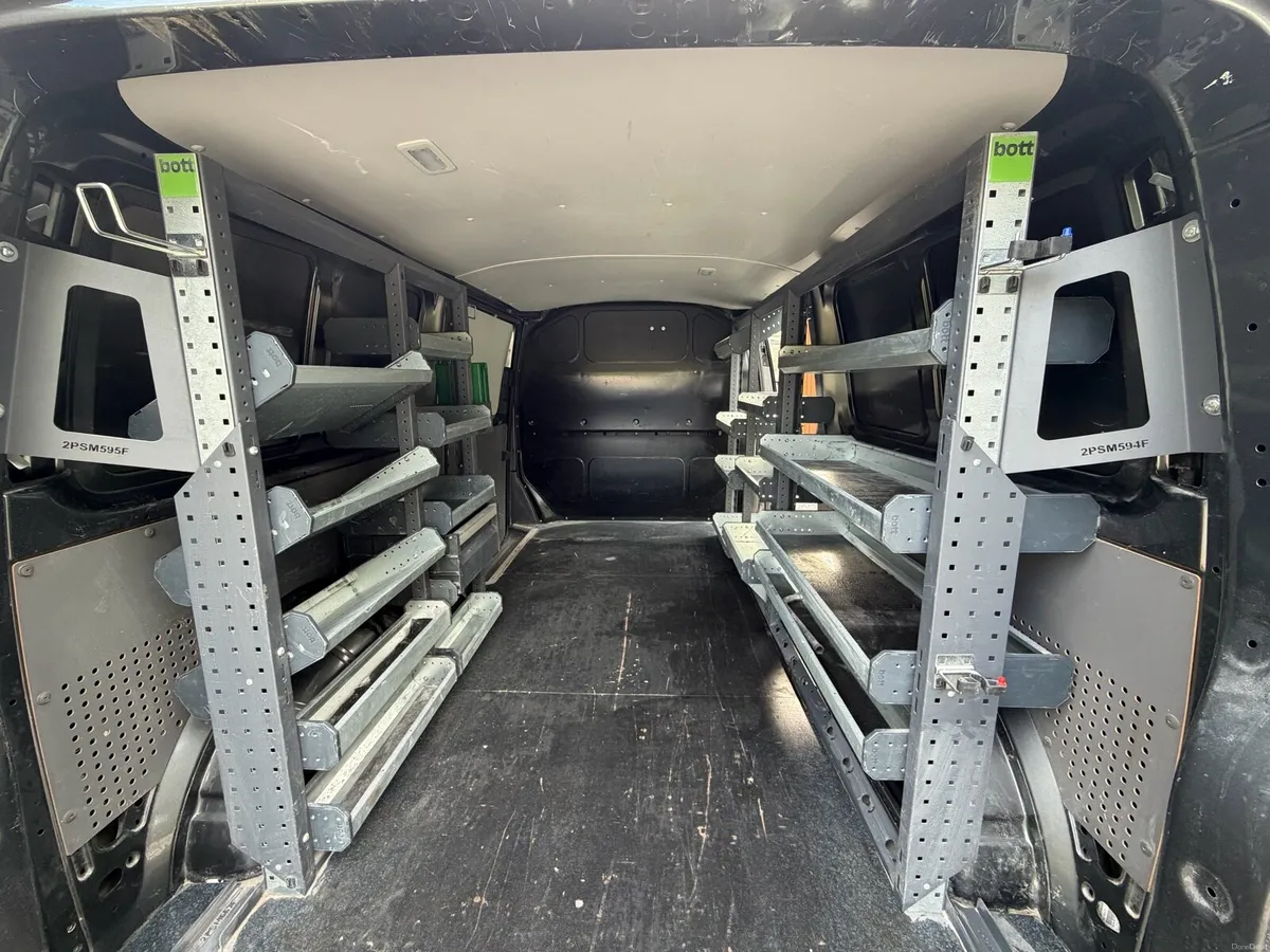 VW Transporter 150HP Automatic LWB - Image 6