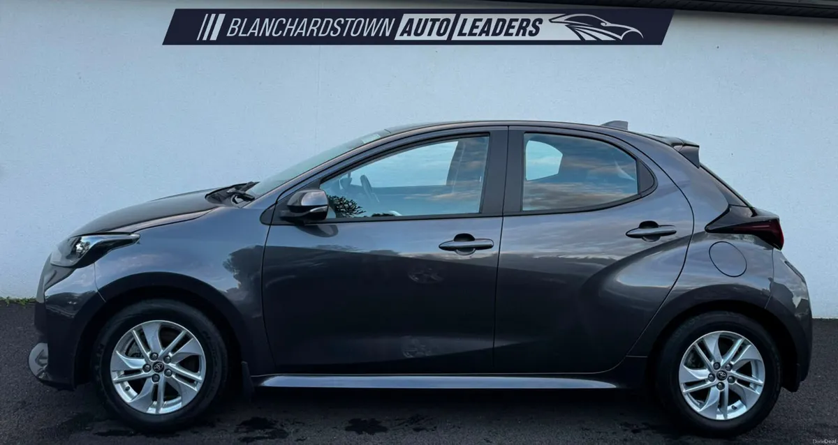 TOYOTA YARIS 1.5 HYBRID LUNA AUTO 116 BHP - Image 2