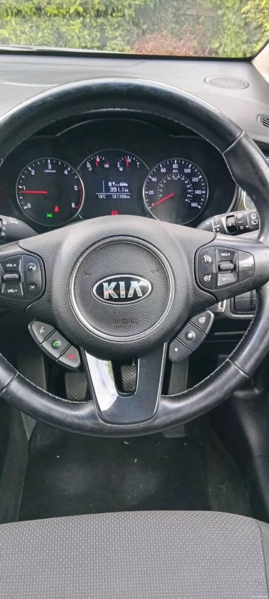 Car KIA Carens - Image 3