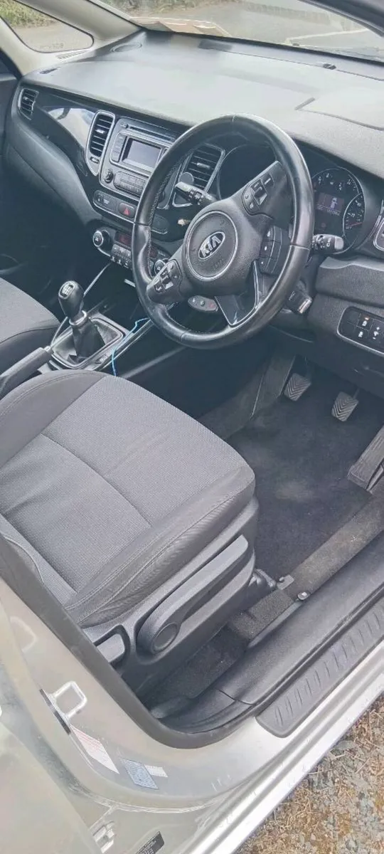 Car KIA Carens - Image 6
