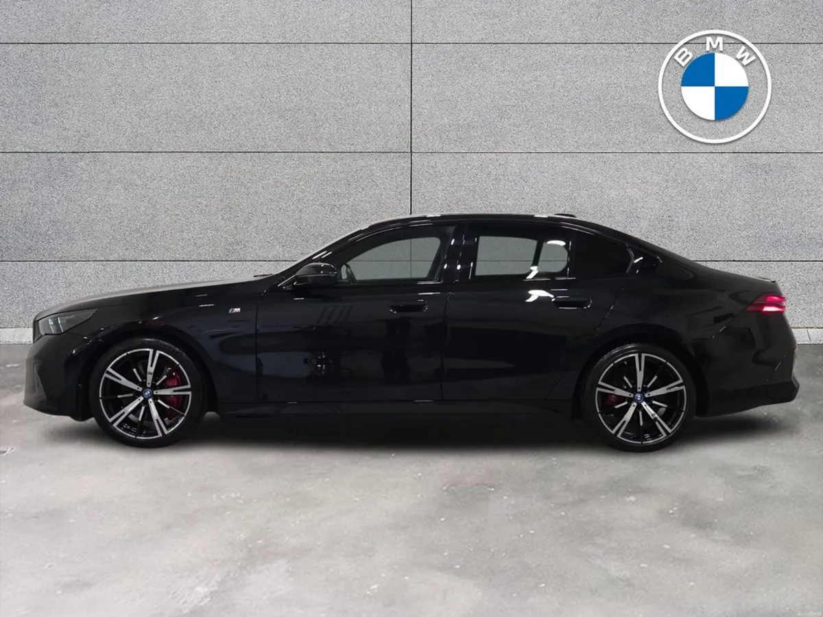 BMW i5 eDrive40 M Sport Pro Saloon - Image 3