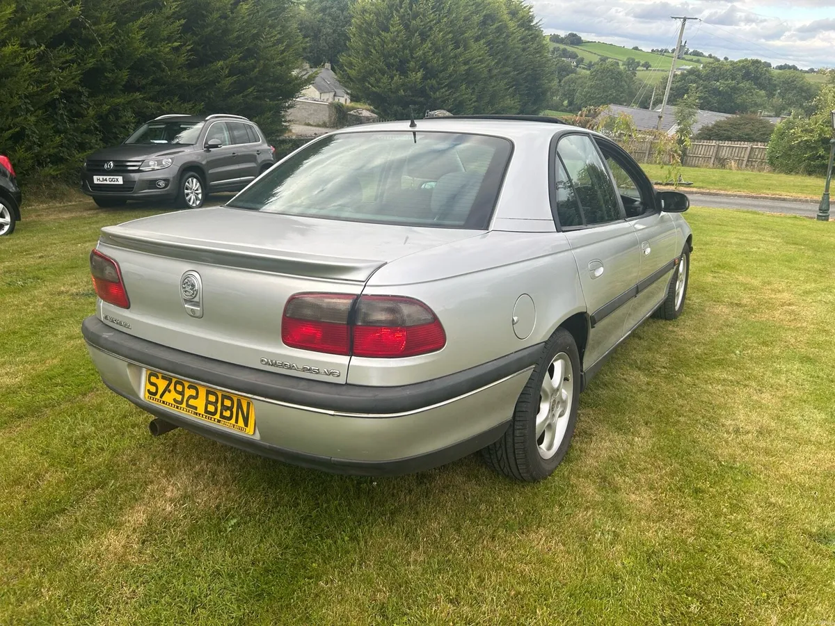 Vauxhall Omega 2.5 manual - Image 3