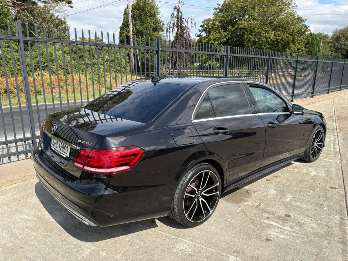Mercedes-Benz E220 AMG - Image 4