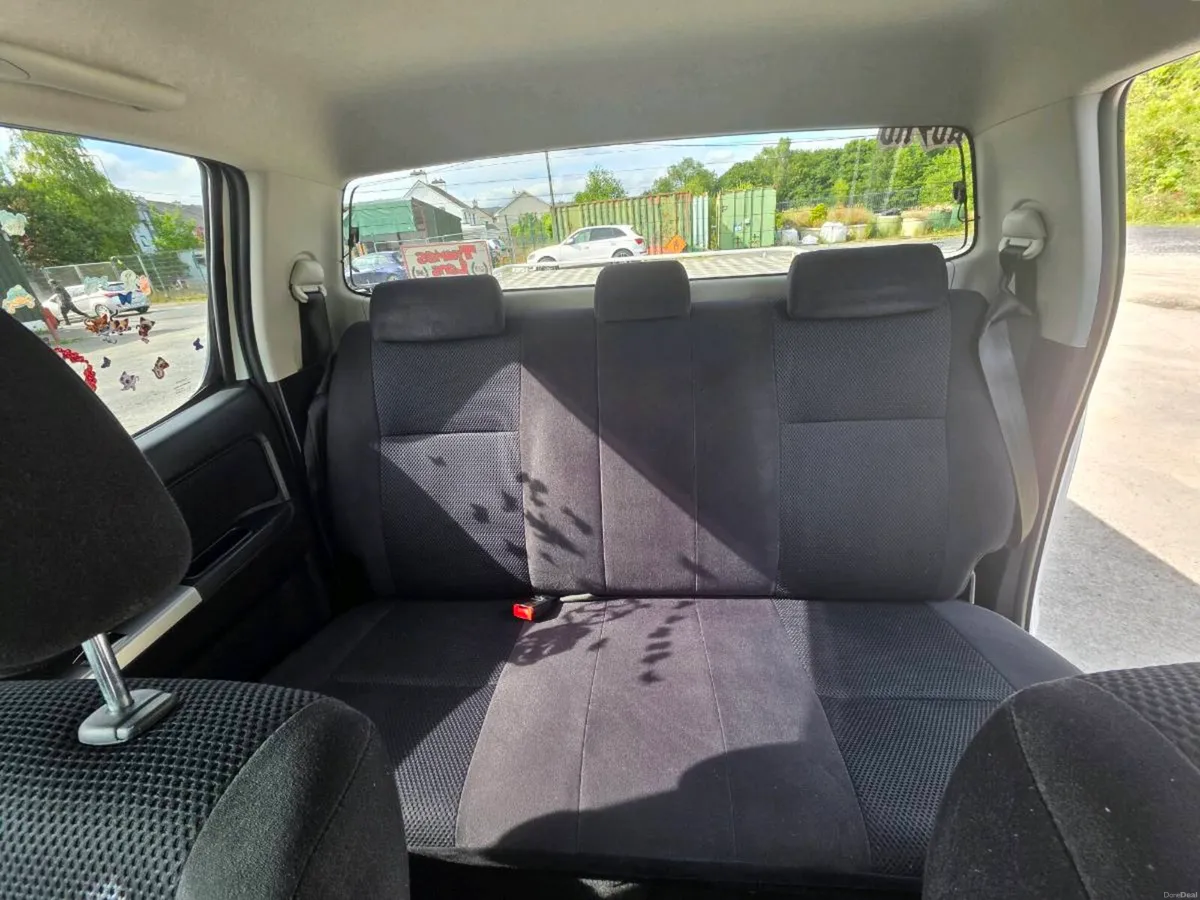 Toyota Hilux - Image 6