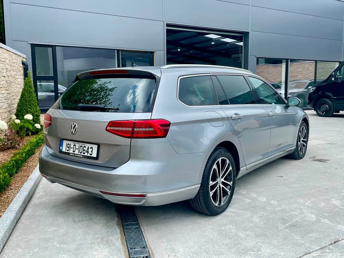 Volkswagen Passat - Image 2