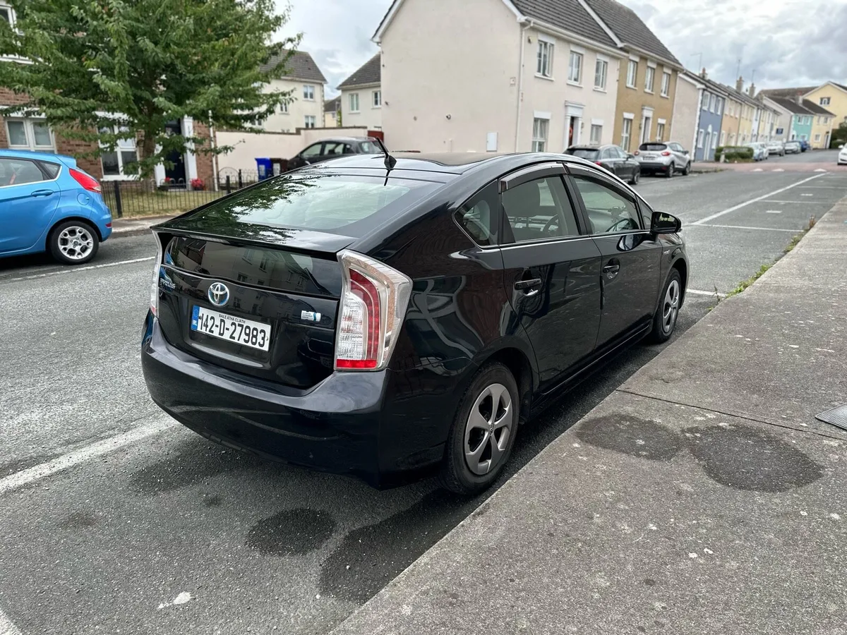 Toyota Prius 2014 hybrid - Image 3