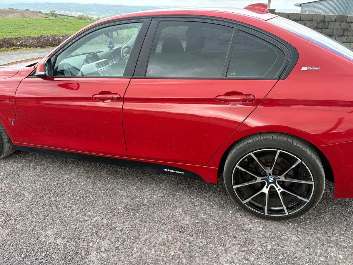 BMW 3-Series 2017 Automatic - Image 2