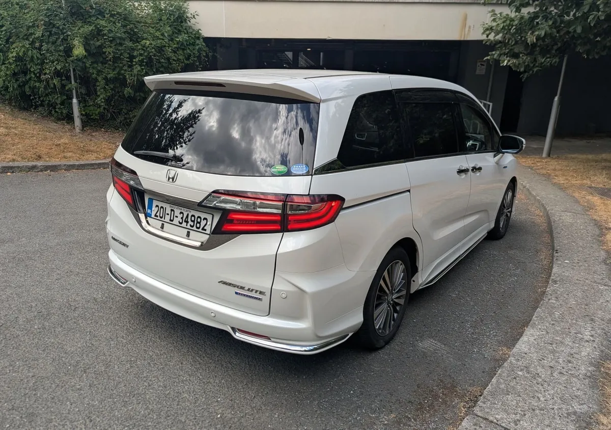 2020 Honda Odyssey Absolute Hybrid Electric 7 Seat - Image 4