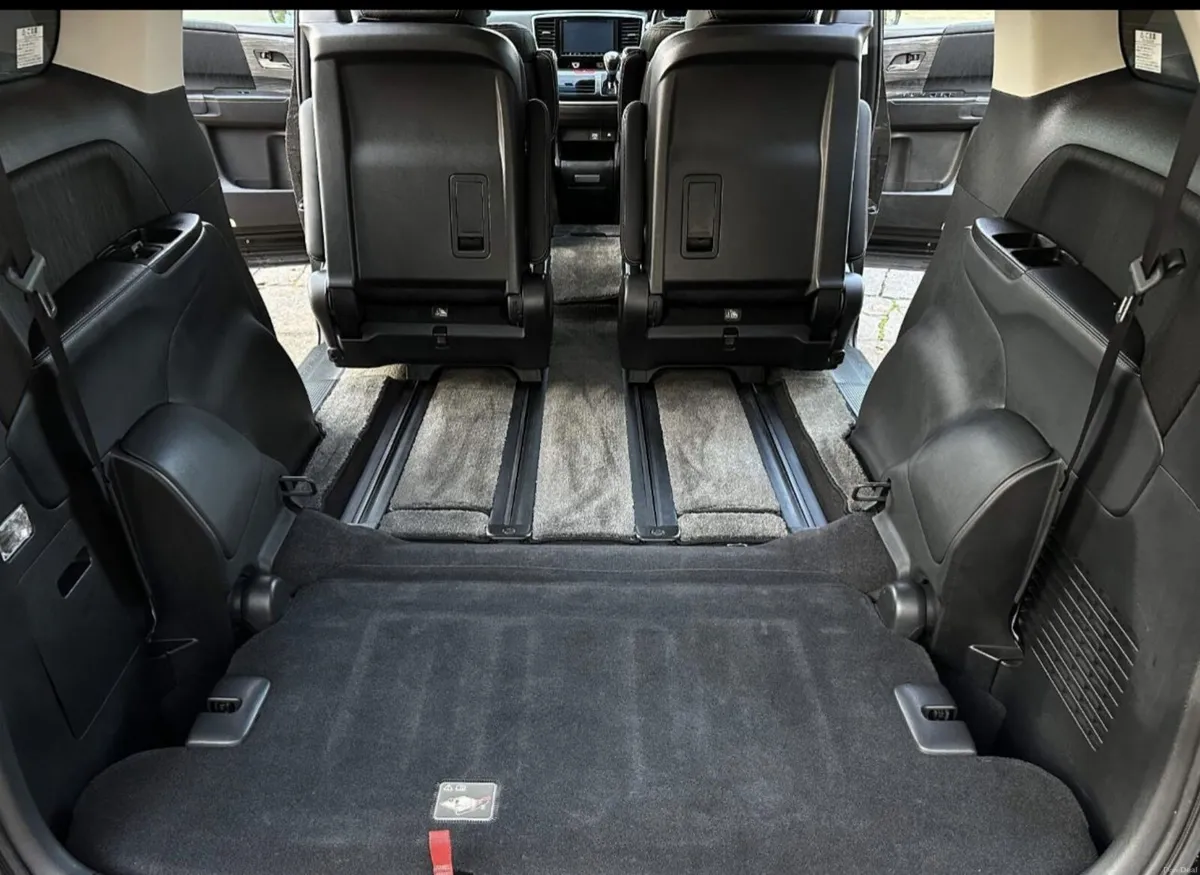 2020 Honda Odyssey Absolute Hybrid Electric 7 Seat - Image 6