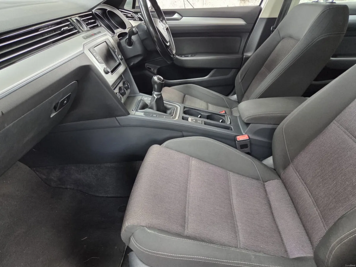 Volkswagen Passat COMFORTLINE 1.6 TDI MANUAL 6SPEE - Image 6