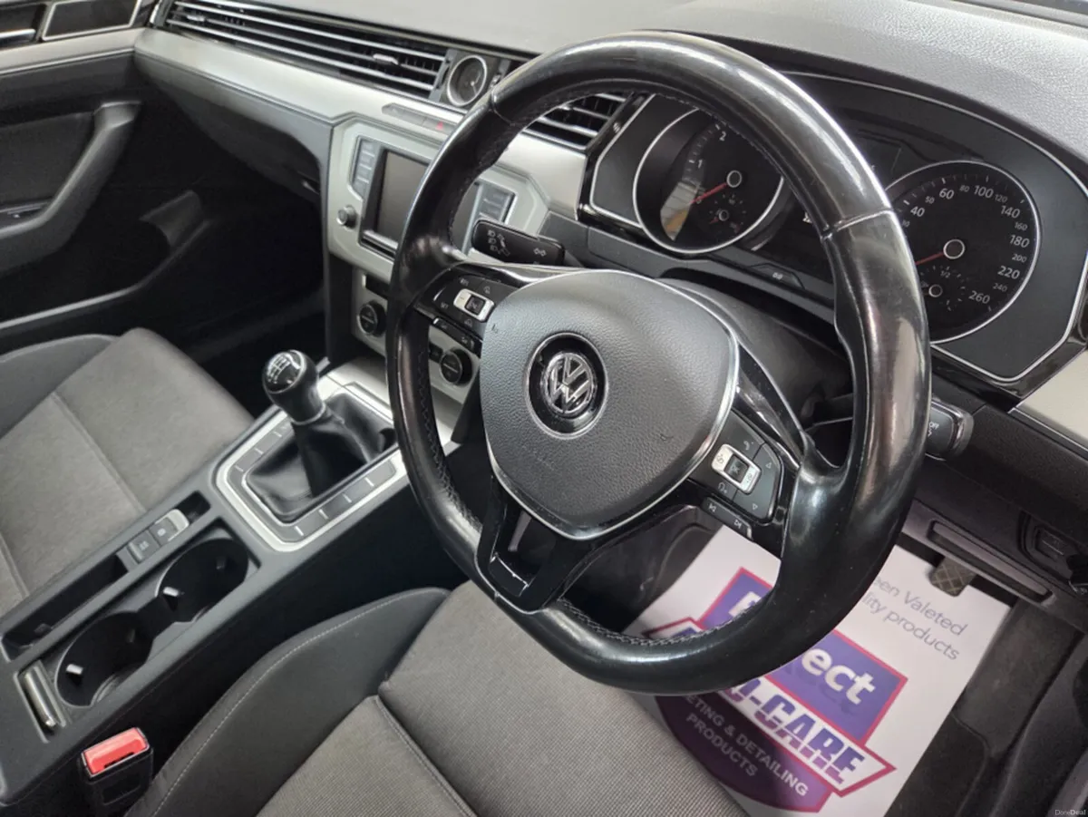 Volkswagen Passat COMFORTLINE 1.6 TDI MANUAL 6SPEE - Image 2