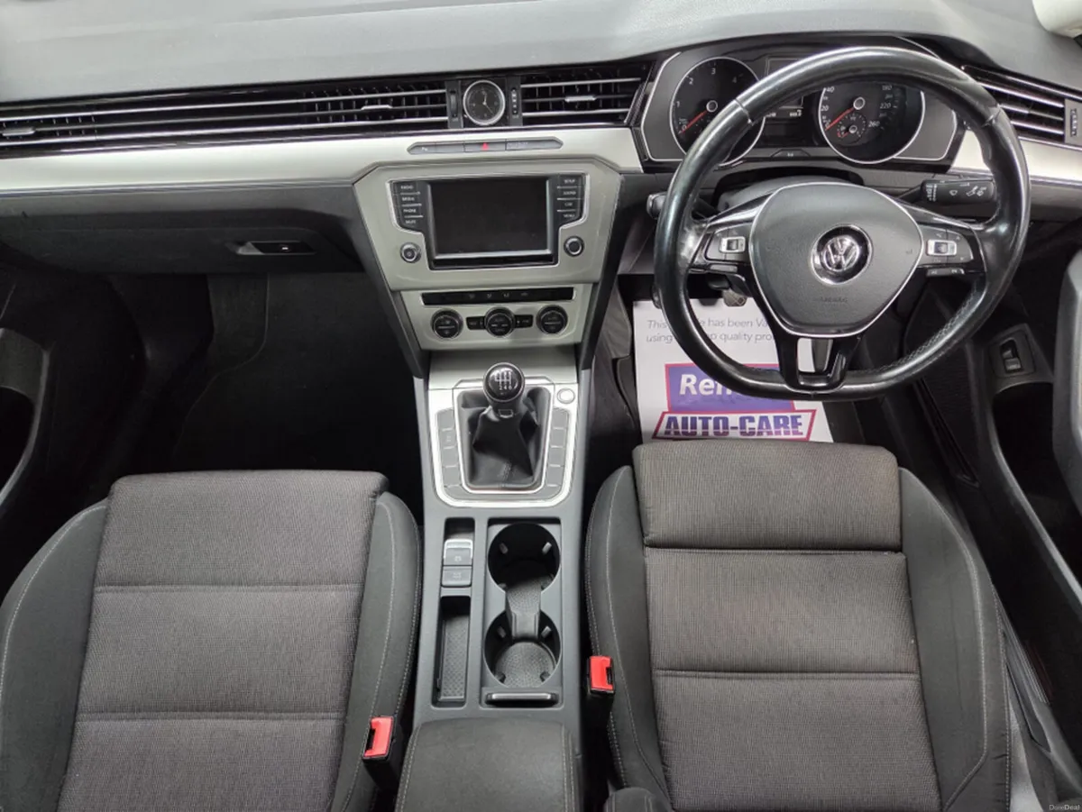 Volkswagen Passat COMFORTLINE 1.6 TDI MANUAL 6SPEE - Image 4