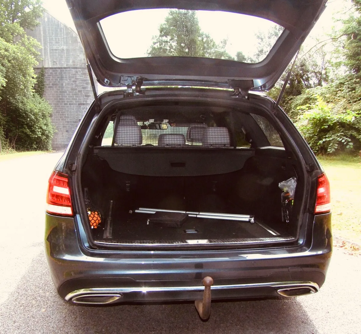 Mercedes-Benz E300 Bluetec Hybrid - diesel estate - Image 3