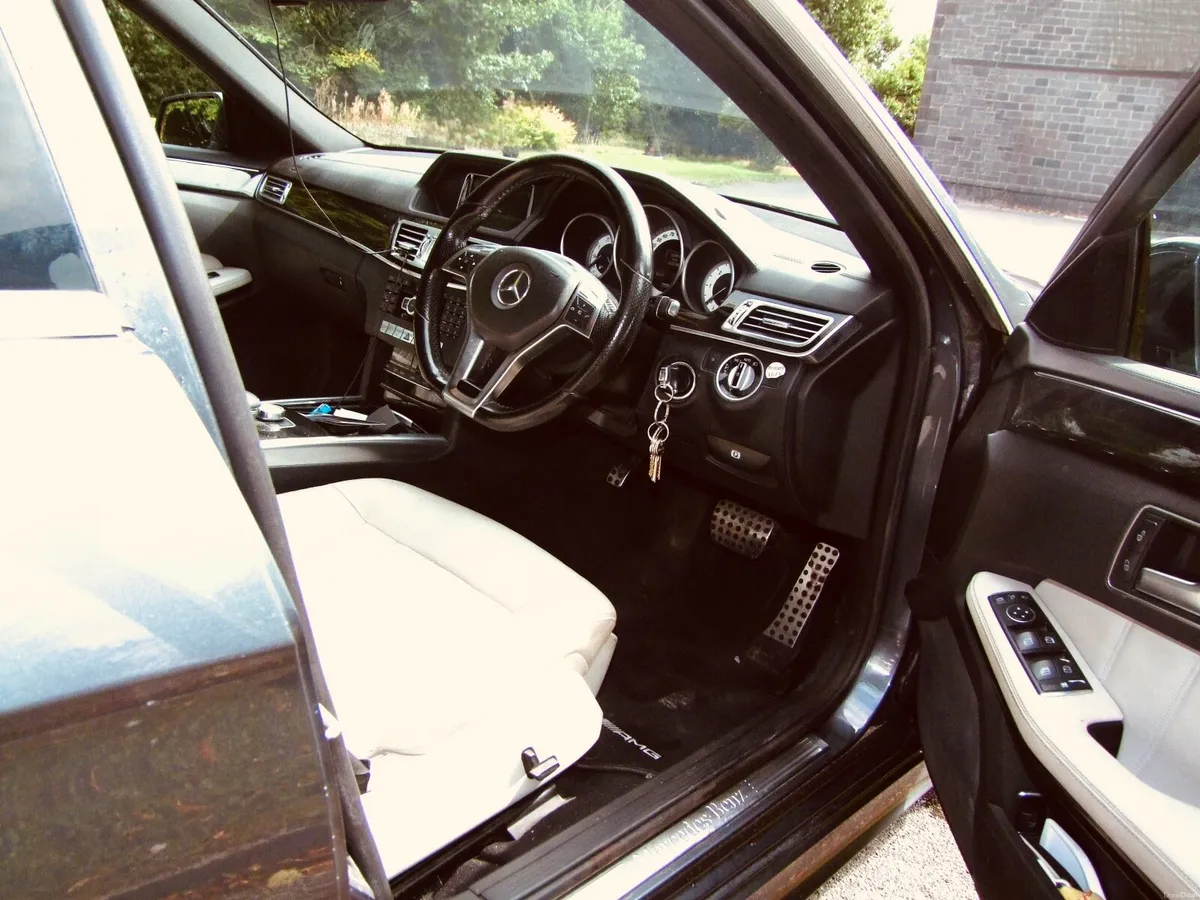 Mercedes-Benz E300 Bluetec Hybrid - diesel estate - Image 6