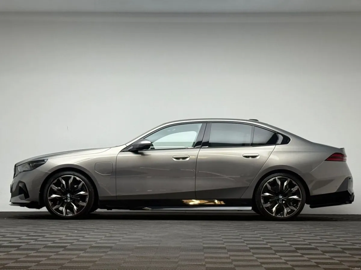 BMW 5-Series 530E M SPORT PRO - Image 4