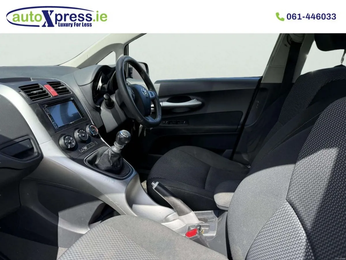Toyota Auris 1.33 5DR Luna MY10 4DR - Image 4
