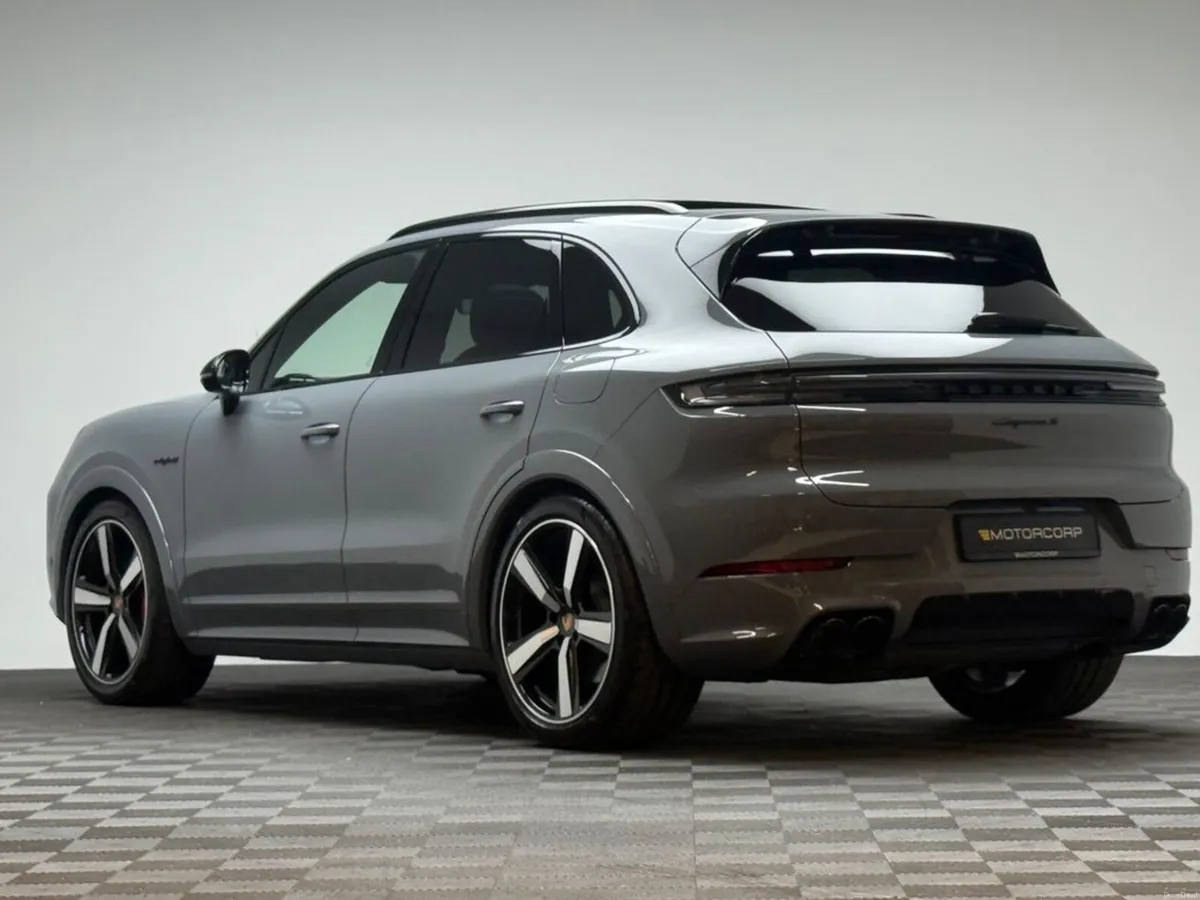 Porsche Cayenne S BLACK EDITION V6 E-HYBRID - Image 5