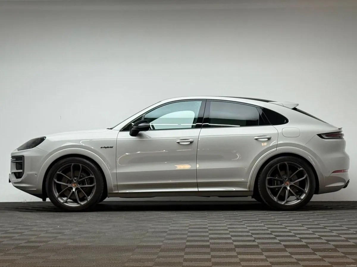 Porsche Cayenne COUPE BLACK EDITION V6 E-HYBRID - Image 4