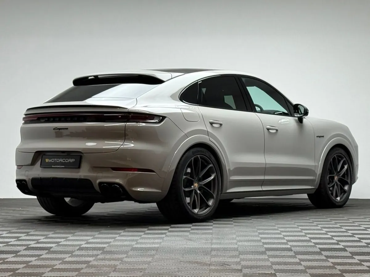 Porsche Cayenne COUPE BLACK EDITION V6 E-HYBRID - Image 6