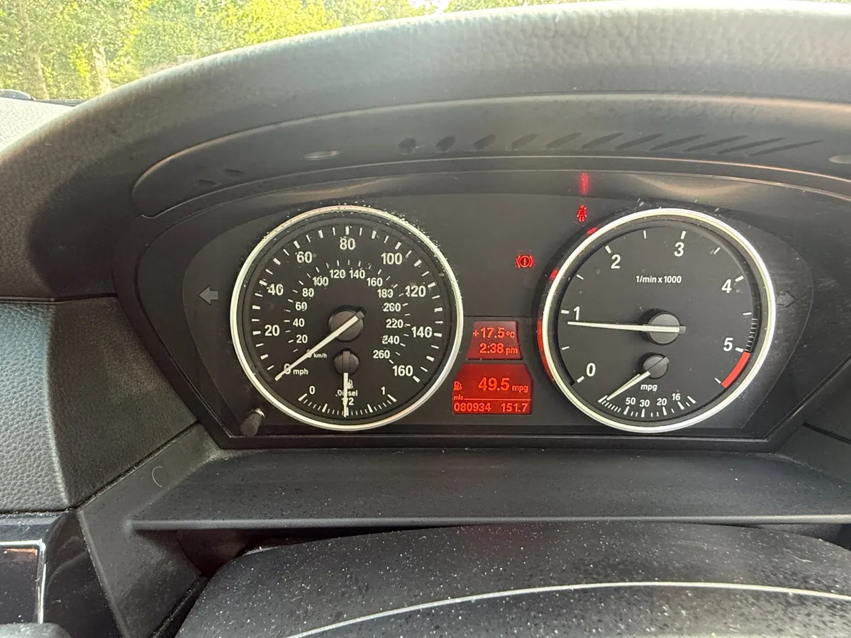 BMW 5-Series 2009 - Image 3