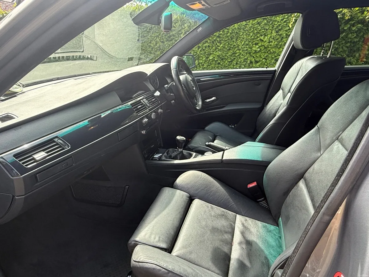 BMW 5-Series 2009 - Image 6