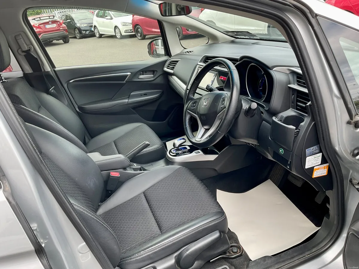 Honda Fit 2015  1.5 Hybrid Automatic 42.7 k miles - Image 5