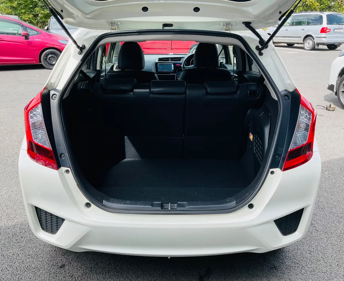 Honda Fit 2015 1.5 Hybrid Automatic - Image 4