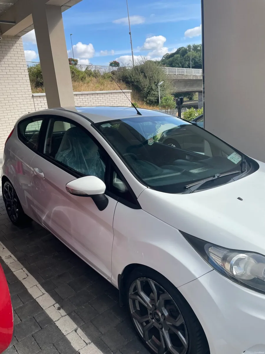 Ford Fiesta 2012 - Image 2