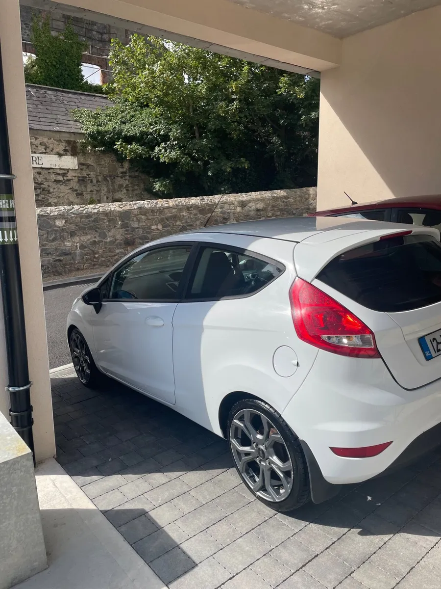 Ford Fiesta 2012 - Image 5