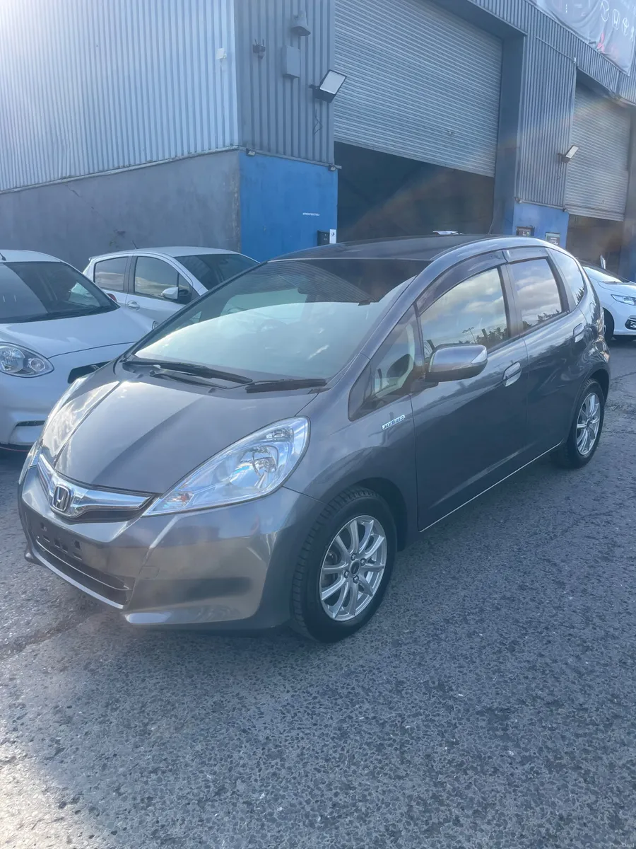 2013 Honda Fit hybrid automatic leather seat - Image 4