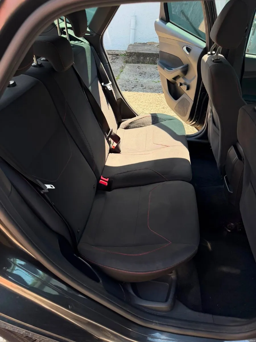 Ford Focus 2017 ST Line - Image 2