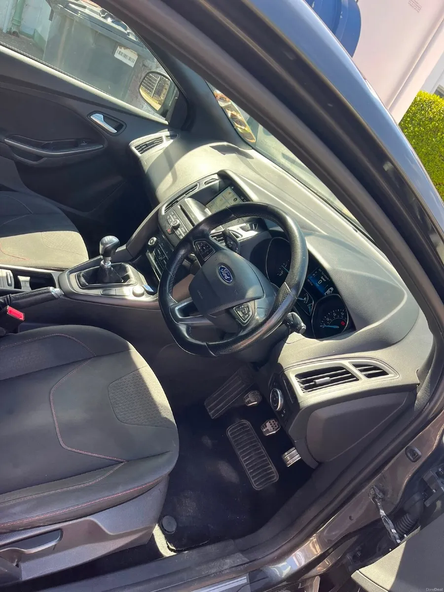 Ford Focus 2017 ST Line - Image 6