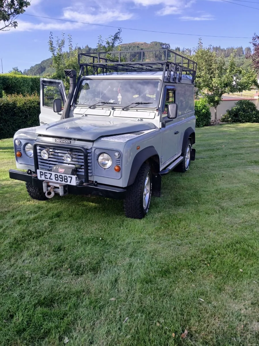 Land Rover Defender 2001 - Image 2