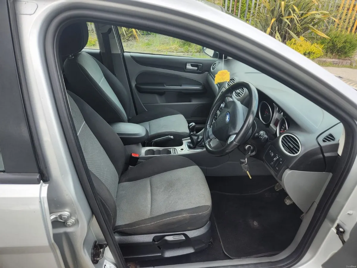 Ford Focus 2011 - Image 2