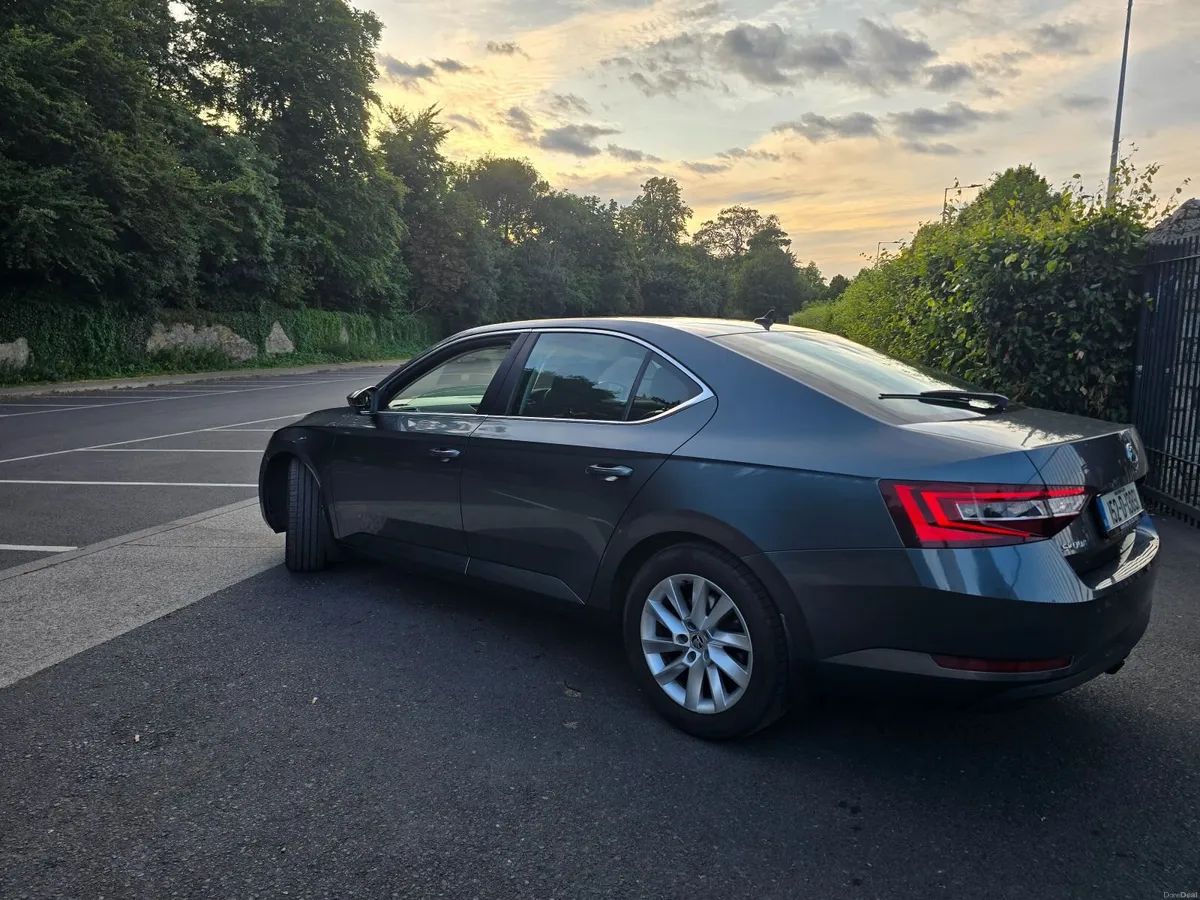 Skoda Superb 2.0 TDI 2015 - Image 4