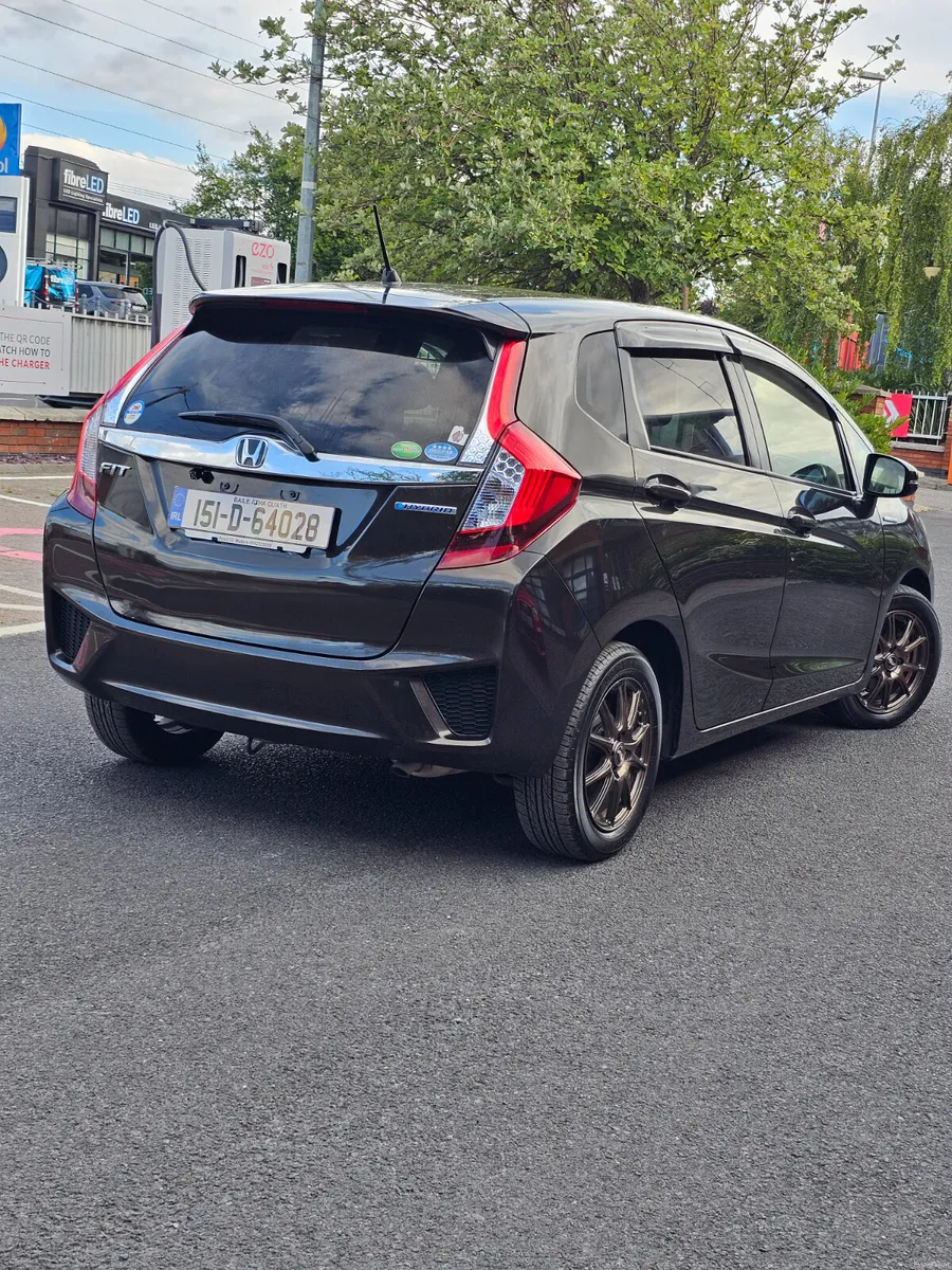 Honda Fit Hybrid 2015 - Image 2