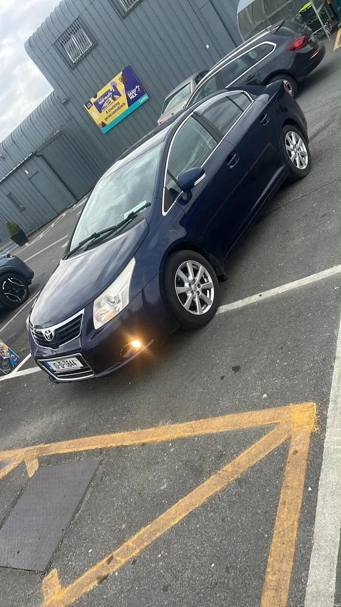 Toyota Avensis 2010 - Image 1