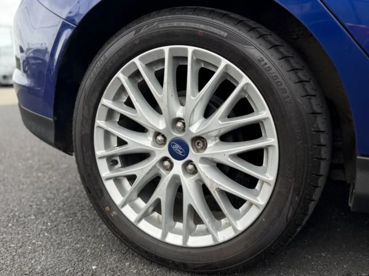Ford Focus 1.6 TDCI Zetec Navigator 115PS 5DR - Image 6