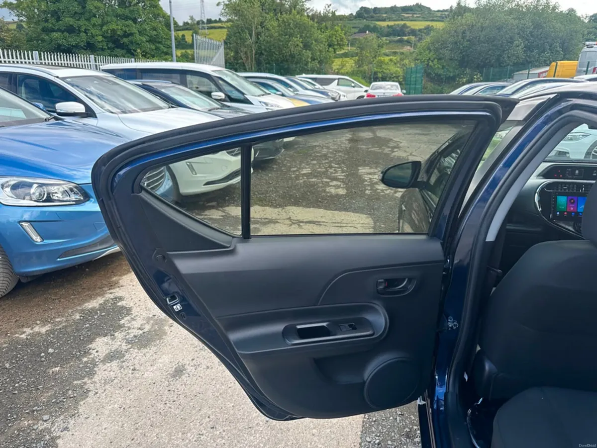 Toyota Aqua S STYLE BLACK AUTOMATIC HYBRID - Image 5