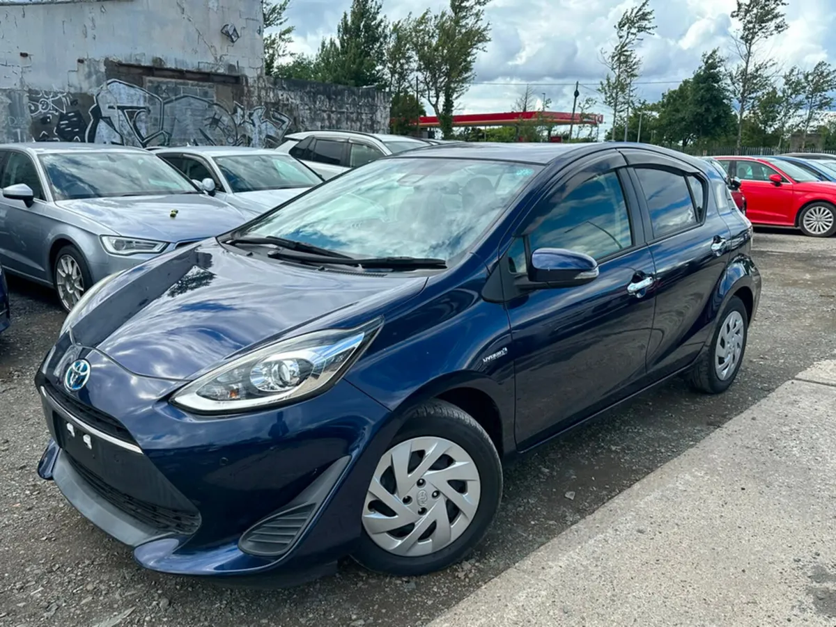 Toyota Aqua S STYLE BLACK AUTOMATIC HYBRID - Image 3