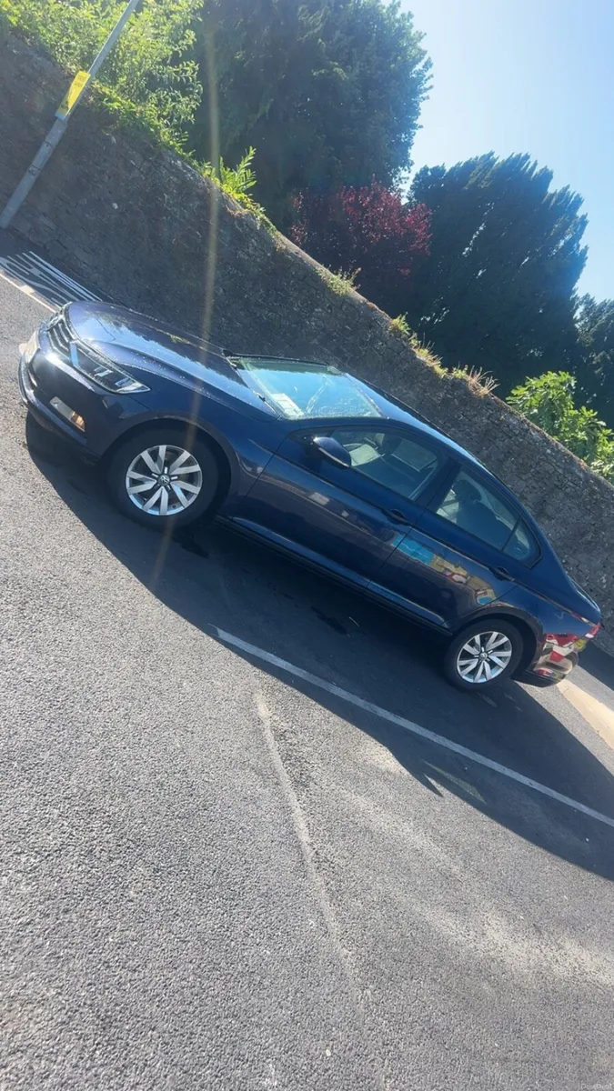 151 1.6 Volkswagen Passat - Image 1
