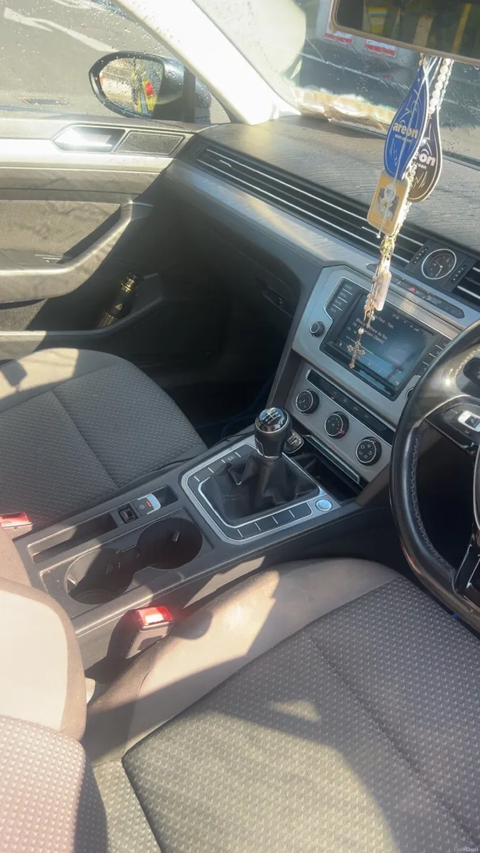 151 1.6 Volkswagen Passat - Image 5