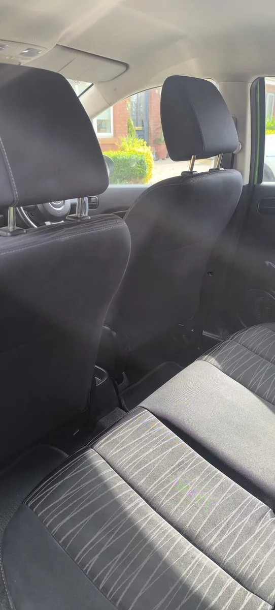 Mazda 2 - Image 2