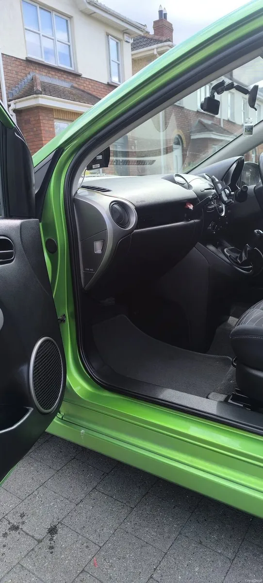 Mazda 2 - Image 6