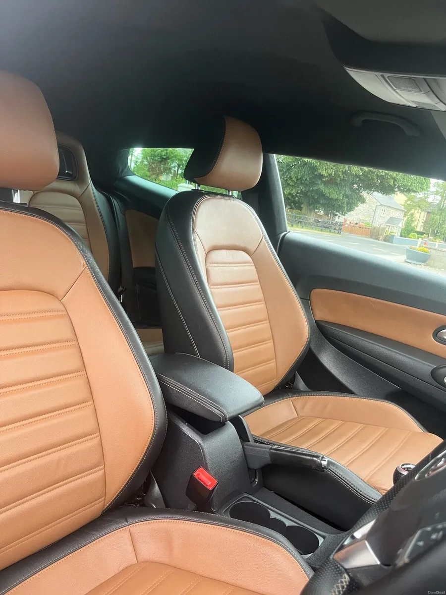 Volkswagen Scirocco 2.0 TDI 2011 - Image 5