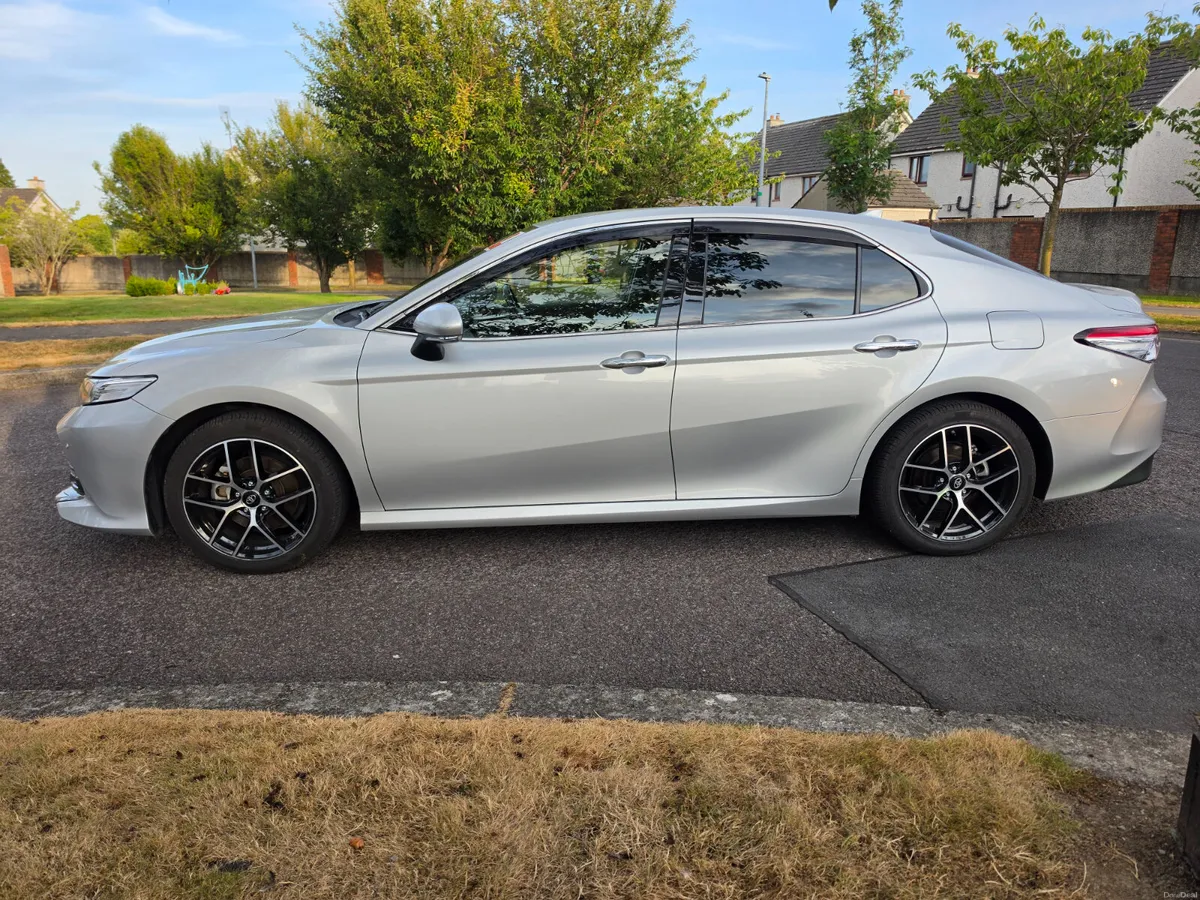 Toyota Camry 2.5 hybrid ( NCT and TAX ) - Image 5