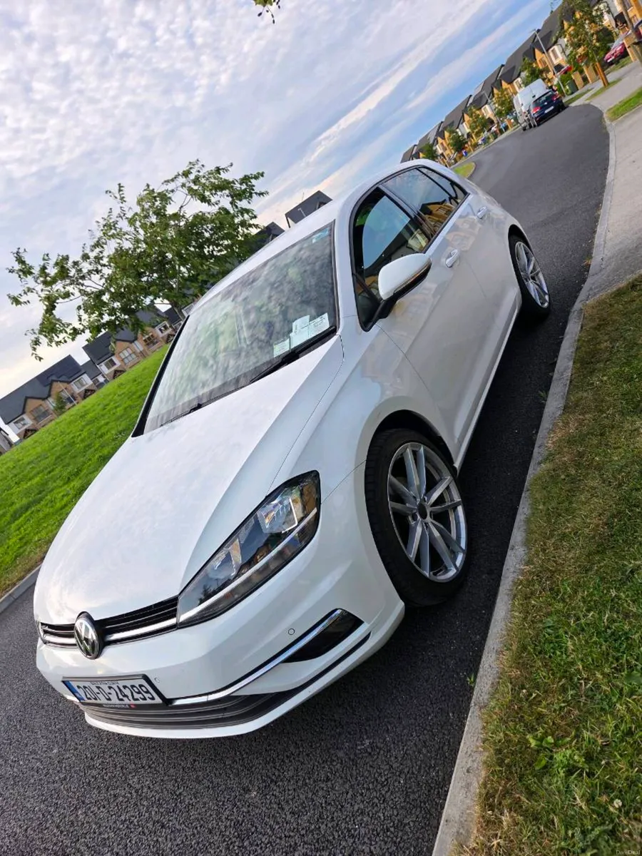 VW Golf Highline 1.6tdi, big spec, leather int - Image 2