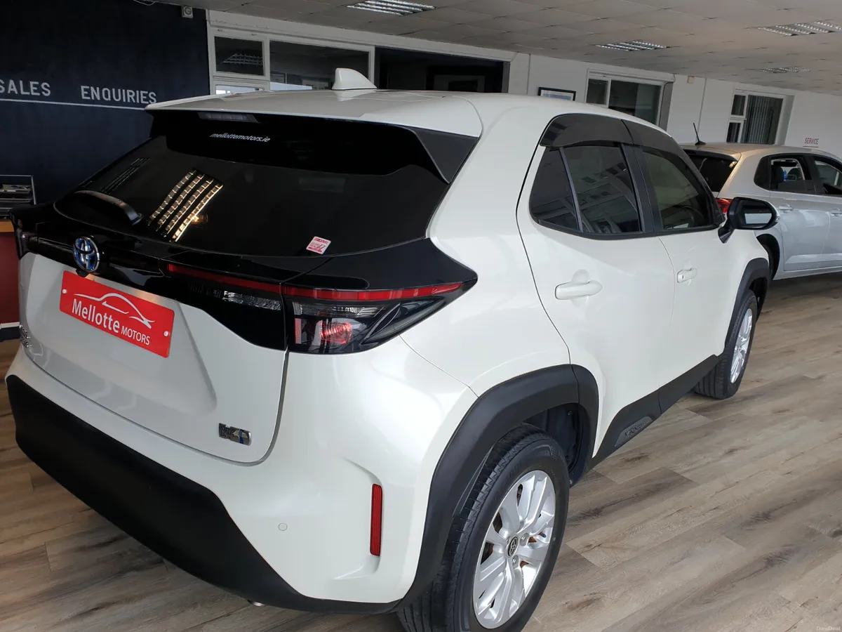 TOYOTA YARIS CROSS 1.5 HYBRID - Image 3
